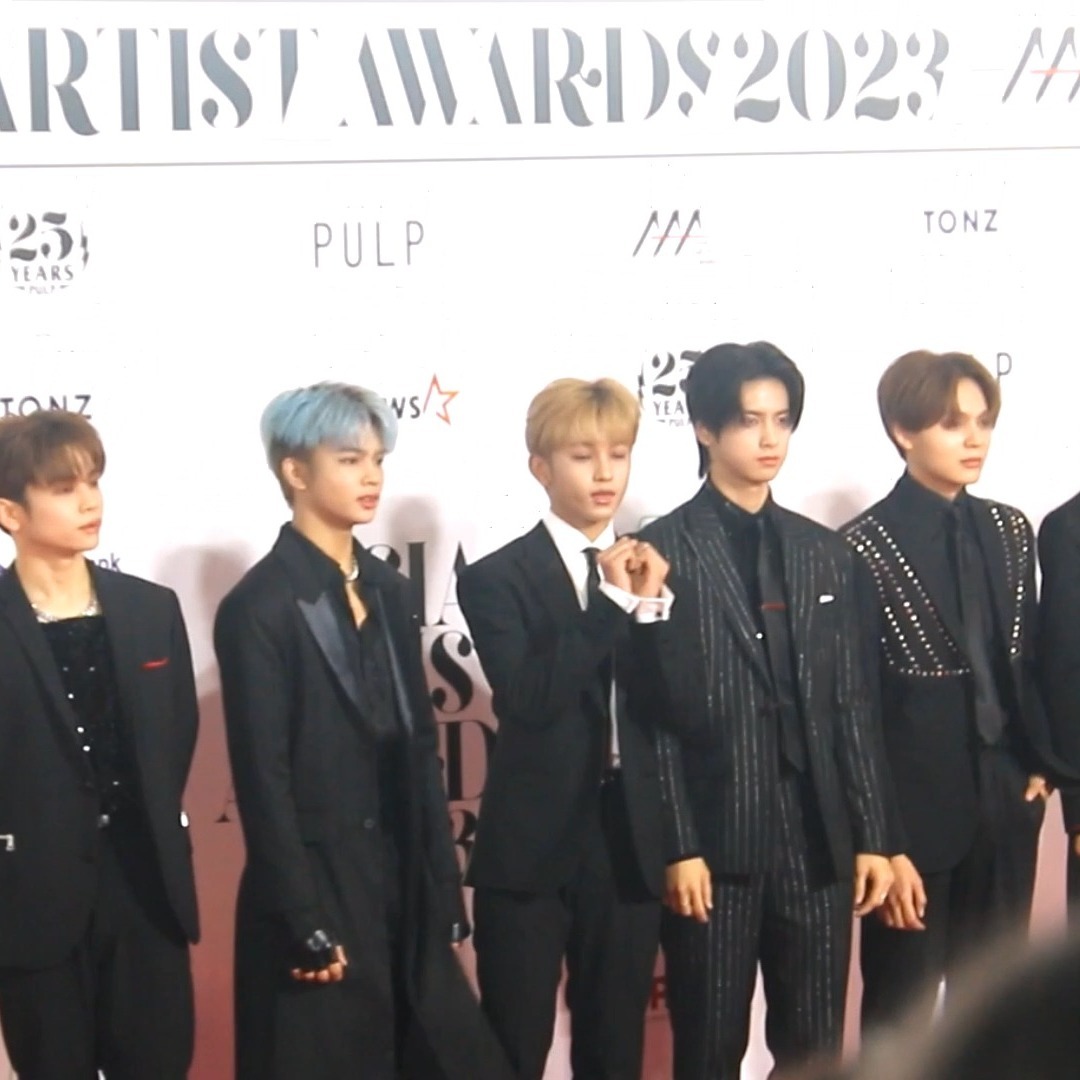 HORI7ON at 2023 Asia Artist Awards red carpet at Philippine Arena in Bulacan, Philippines @hori7onofficial 7602_kyler @_winstonpineda @reysteryton_ @marcuscabais_ @kimhuatng1702 @ialwaysvinci @_jeromymelendresbatac #HORI7ON #호라이즌 #music #asiaartistawards