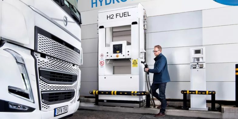 Volvo hydrogen fuel cell truck refuelling copy